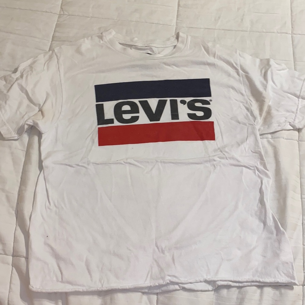 Levi’s size small tee
